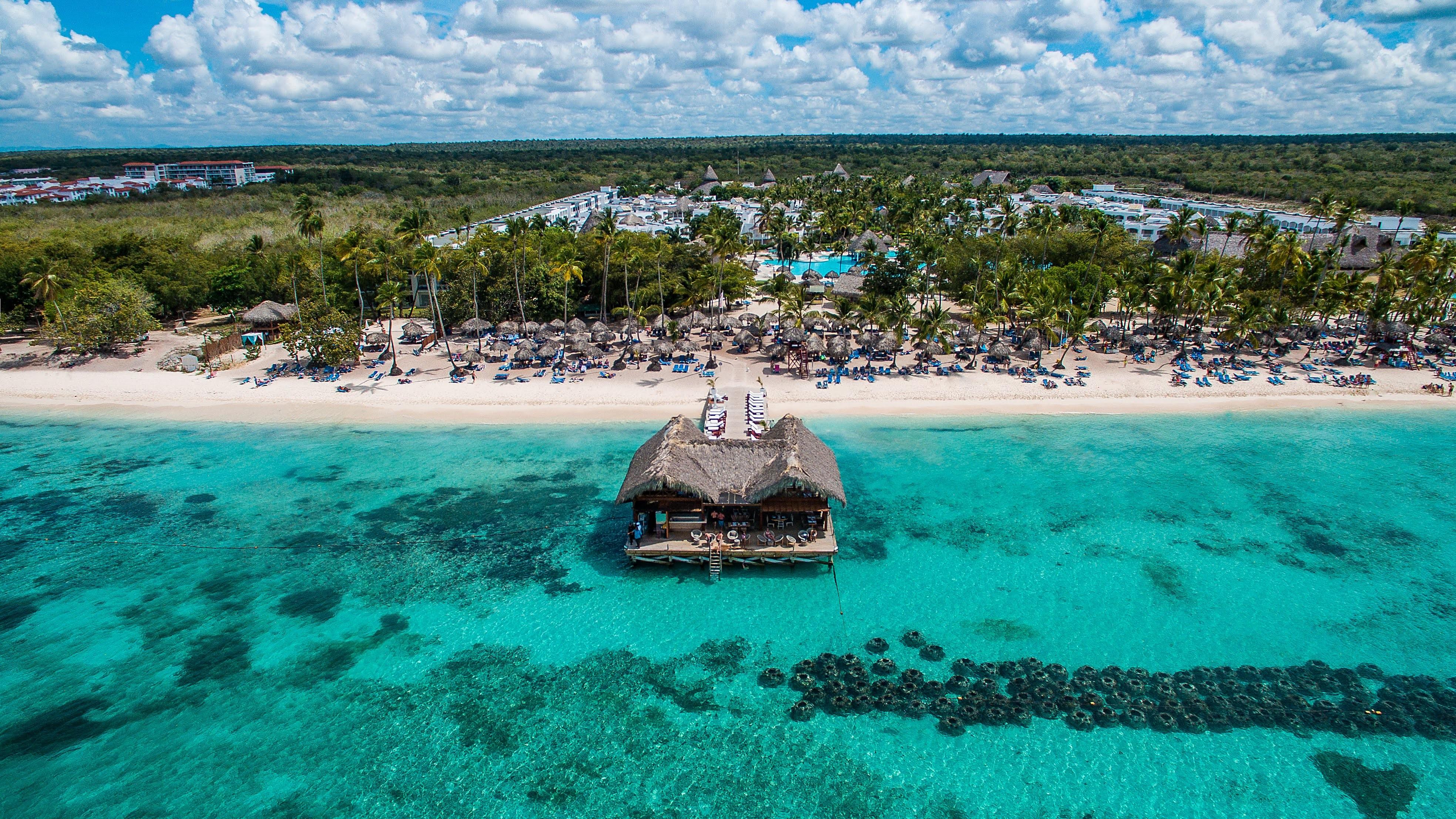 Be Live Collection Canoa Bayahibe Zewnętrze zdjęcie Aerial view of the beach and the sea restaurant