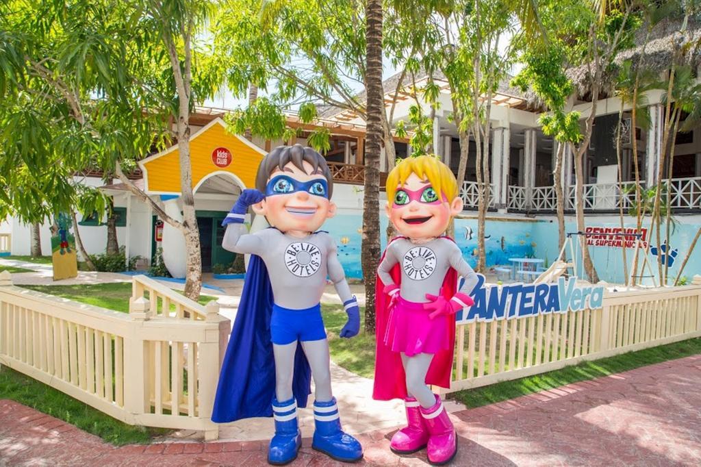 Be Live Collection Canoa Bayahibe Zewnętrze zdjęcie Antena 3's mascots, Antoñito and Antoñita, at the Antena 3 Park.