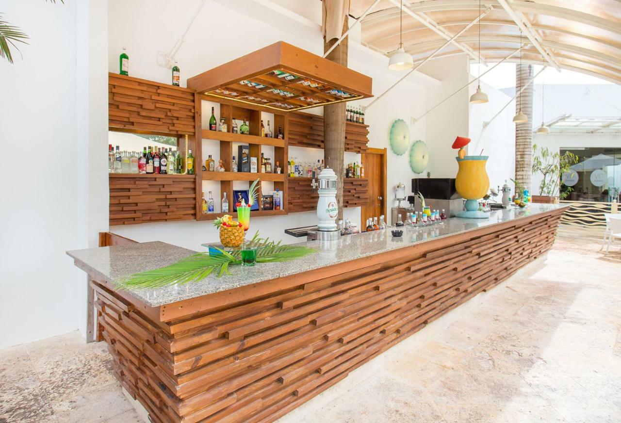 Be Live Collection Canoa Bayahibe Zewnętrze zdjęcie The bar at the Beach Club